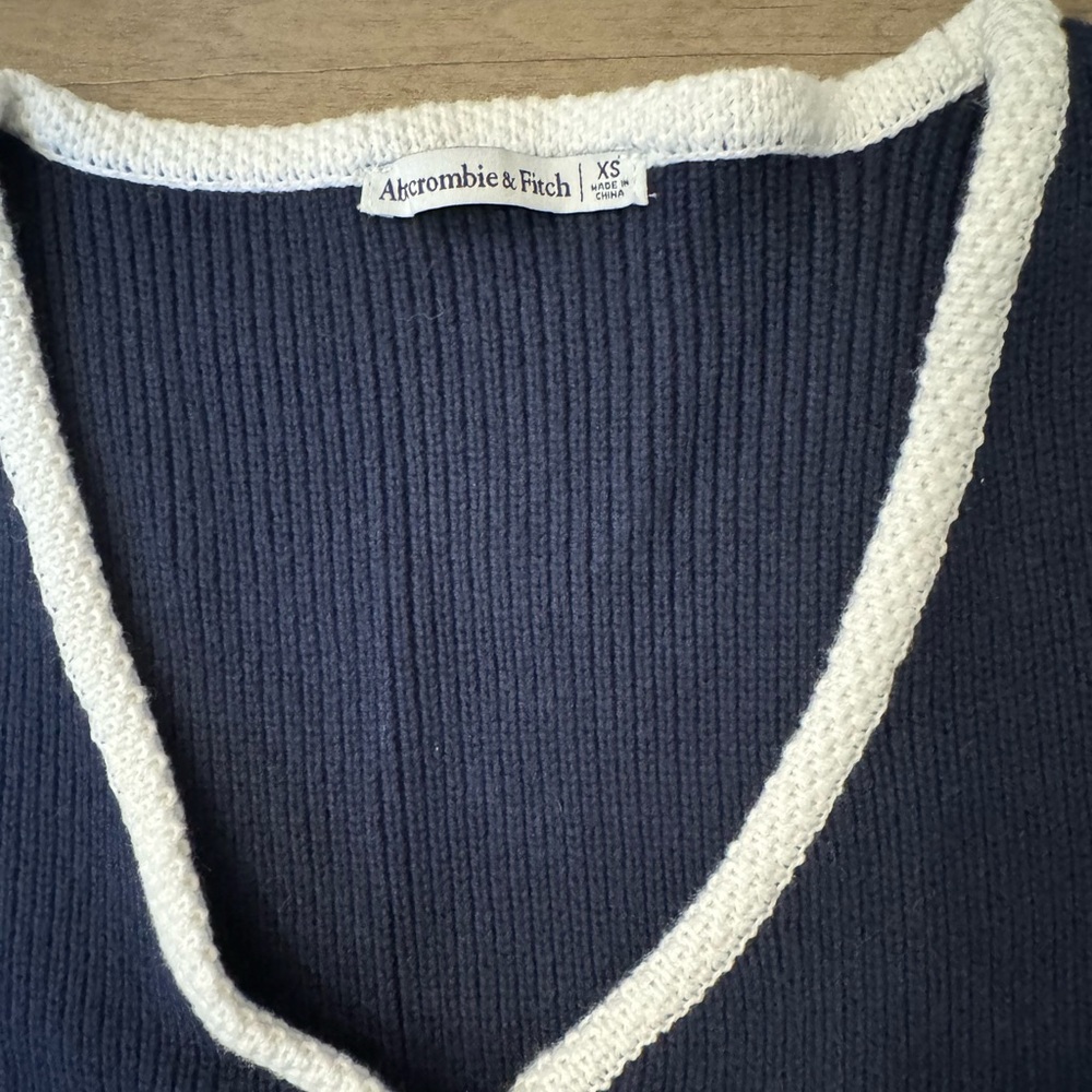 Abercrombie & Fitch Mara Button-up Sweater Vest - Picture 3 of 4